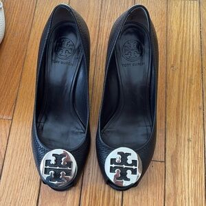 Tory Burch very very good condition black pebbled leather